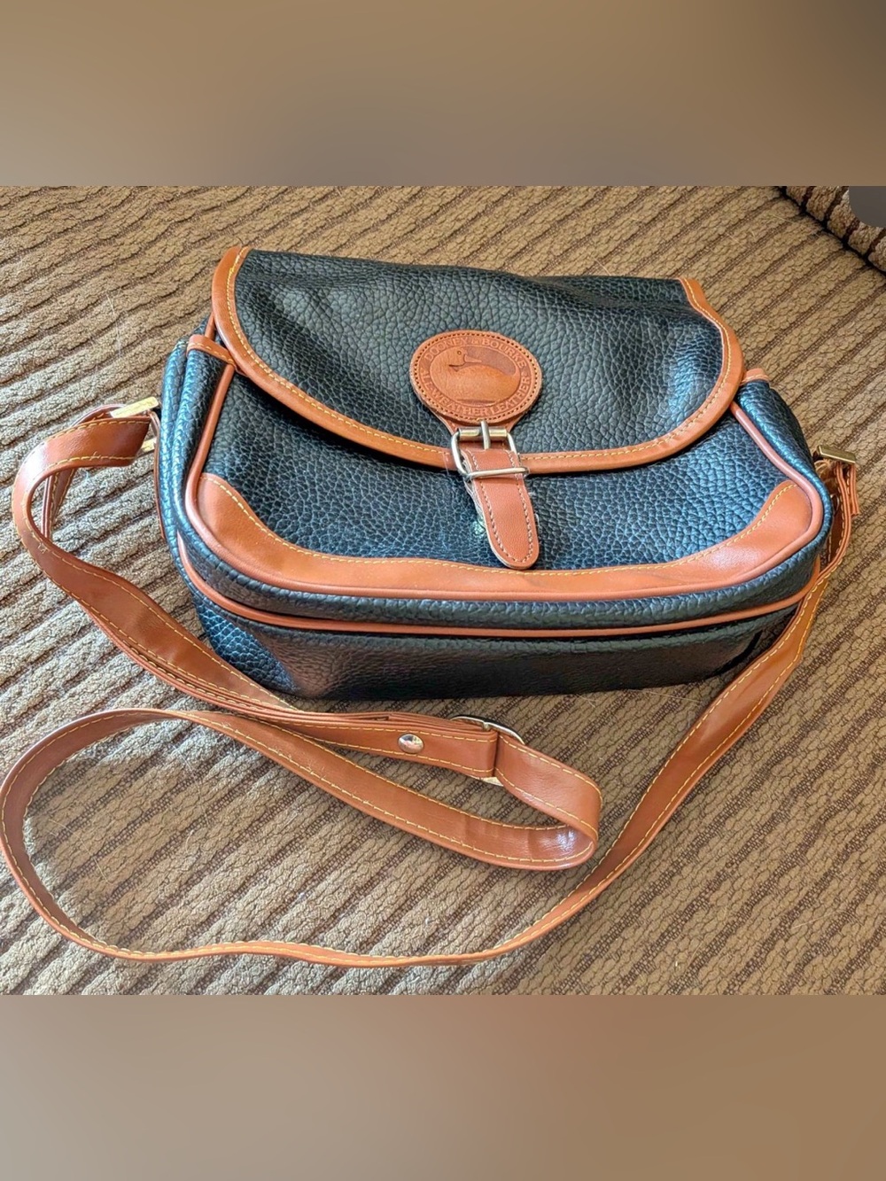 Vintage Black and Tan Leather Crossbody Bag Dooney & Bourke